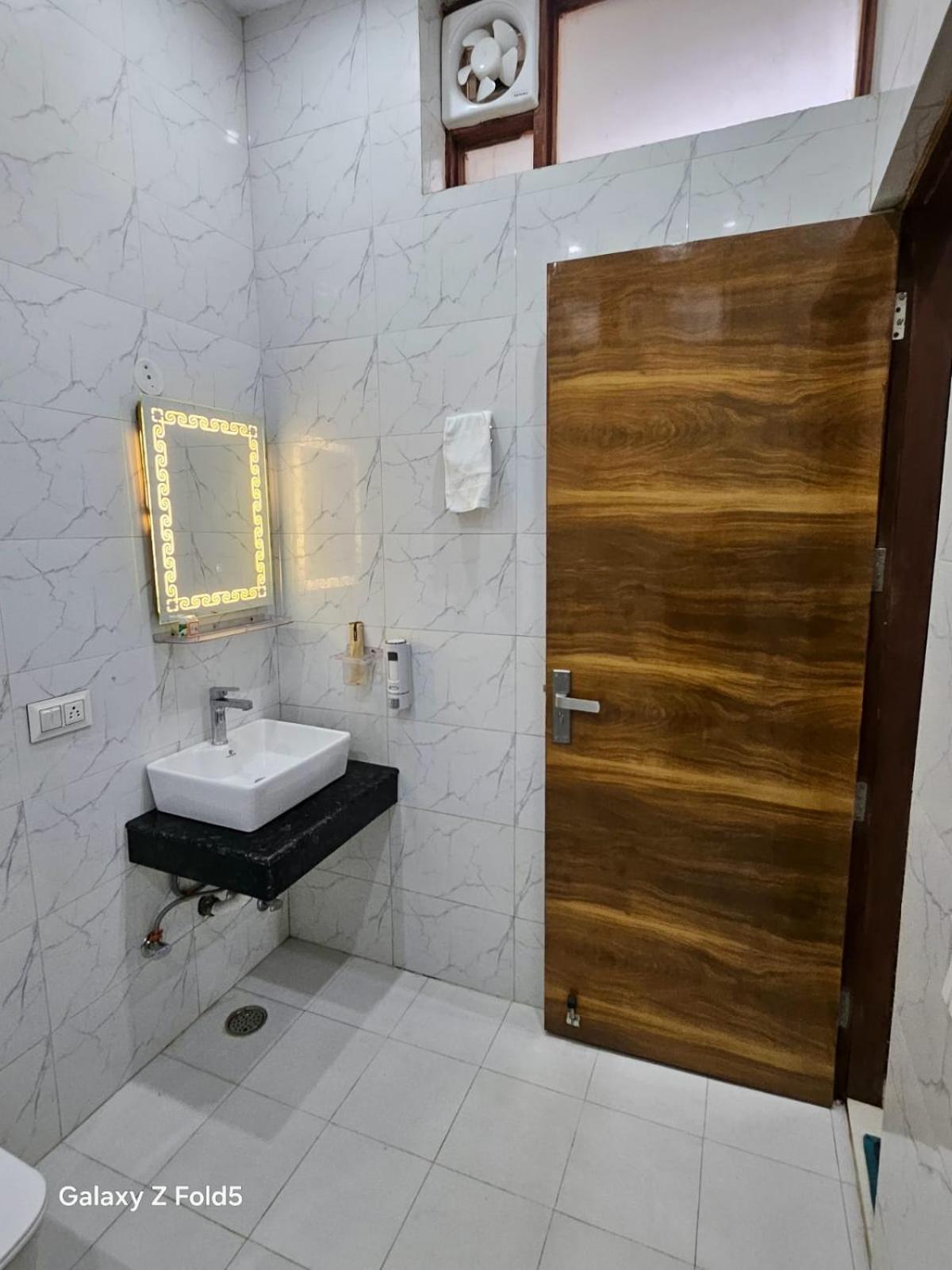 Bed and Breakfast Ashirwaad 249 à Greater Noida Extérieur photo