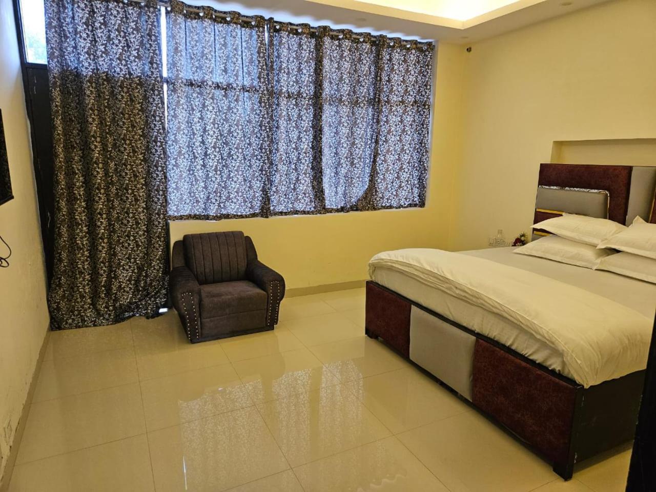 Bed and Breakfast Ashirwaad 249 à Greater Noida Extérieur photo